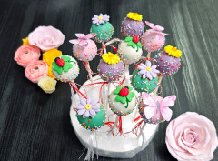 Bomboane Cakepops Martisoare cu Snur